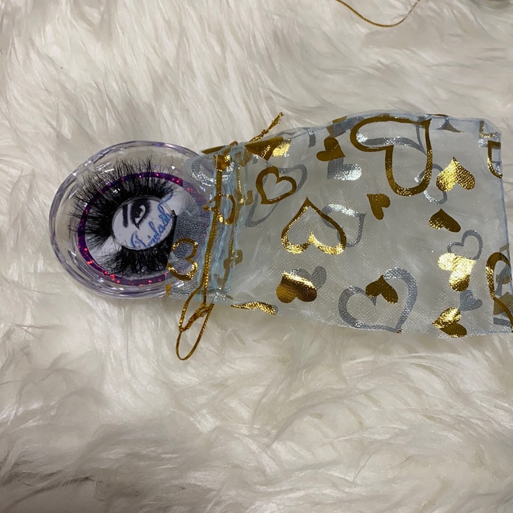 100% mink strip lashes. From a bold to a natural look.